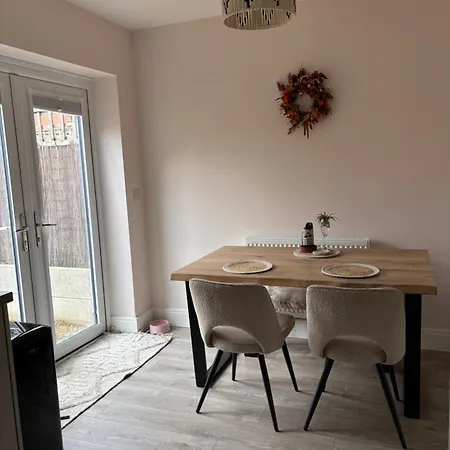 Stylish Double Females And Couples Only * Harrogate