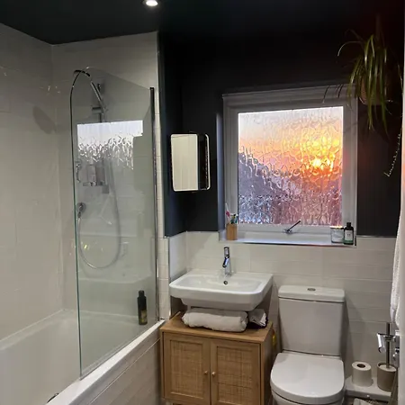 Stylish Double Females And Couples Only * Harrogate