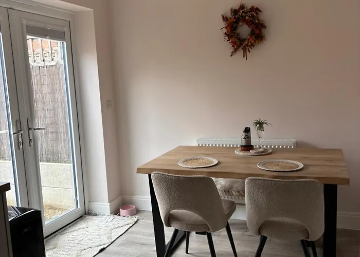 Stylish Double Females And Couples Only * Harrogate